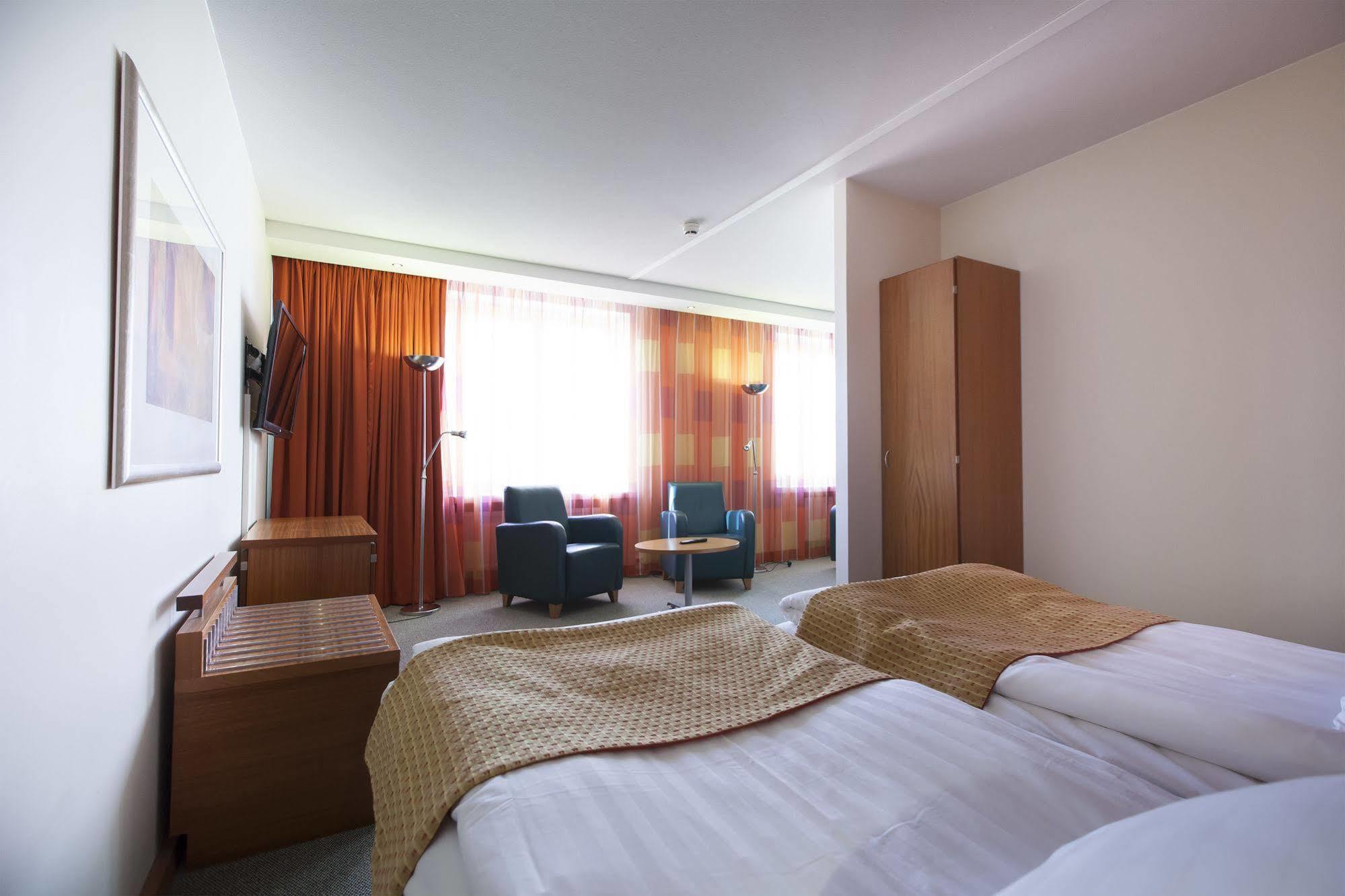 Hotel Oscar Варкаус Экстерьер фото